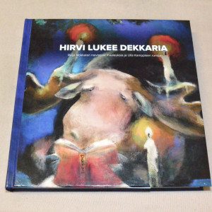 Hirvi lukee dekkaria